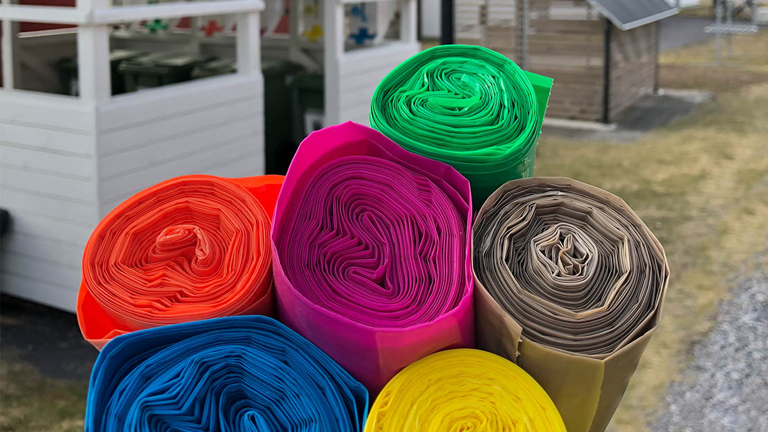 Rullar med färgsorteringspåsar