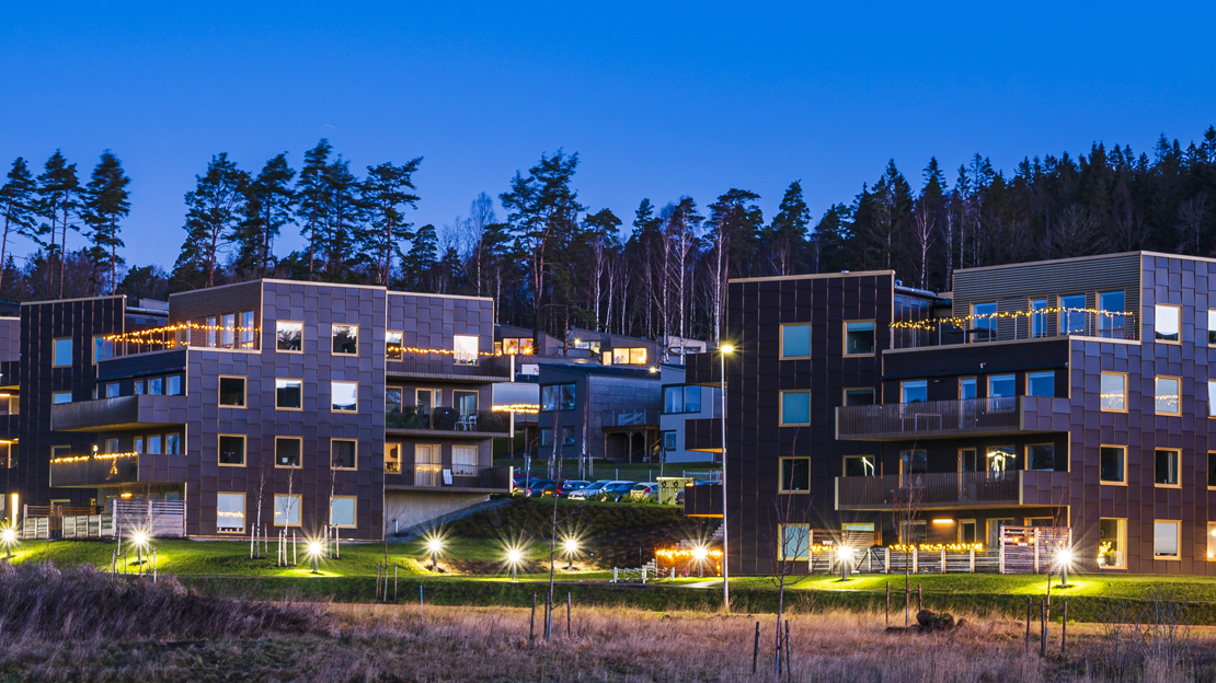 Belysta fastigheter i sluttning