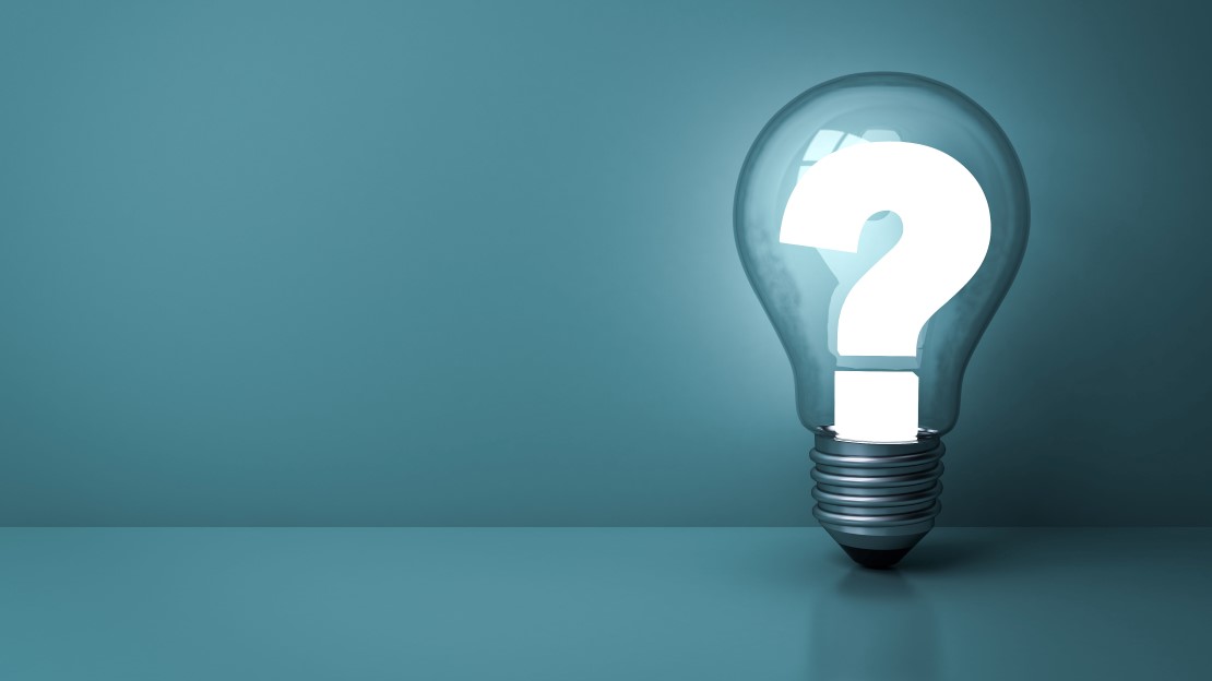 Frågetecken lysande glödlampa