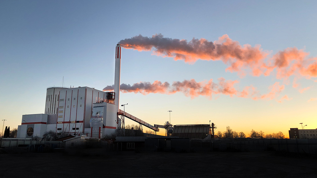 Kraftvärmeverket i Eskilstuna i soluppgång